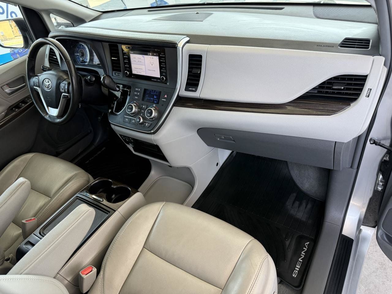 Used 2018 Toyota Sienna XLE AWD/4WD image 16