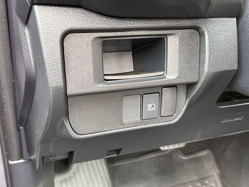 Used 2018 Toyota Tacoma SR AWD/4WD image 18