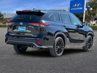 Used 2025 Toyota Highlander XSE AWD/4WD video 3