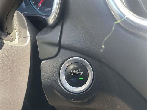 Used 2018 Chevrolet Equinox LT image 27