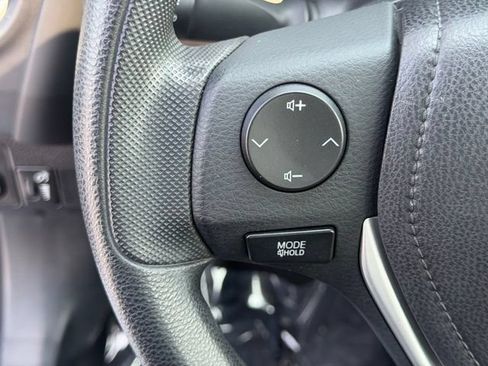 Used 2017 Toyota Corolla LE w/ Carpet Mat Package (TMS) FWD image 22