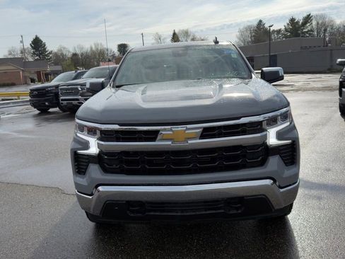 Used 2024 Chevrolet Silverado 1500 LT image 3