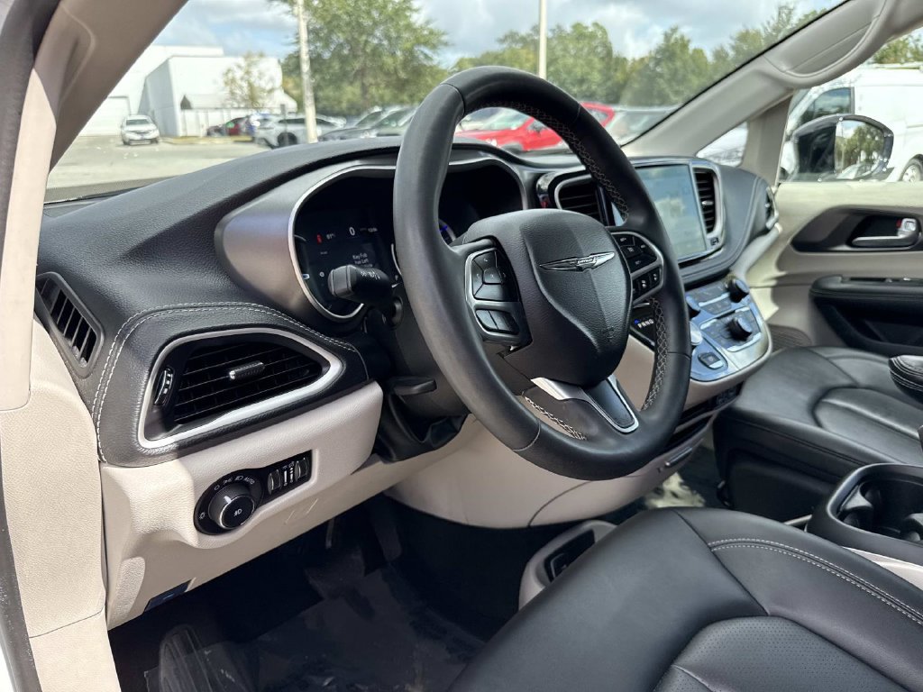 Used 2024 Chrysler Pacifica Limited FWD image 24