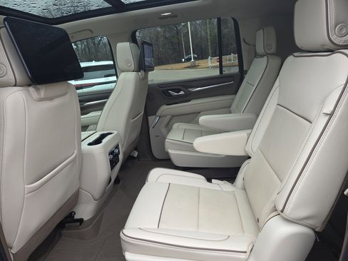 Used 2021 GMC Yukon XL Denali w/ LPO, Illumination Package image 6