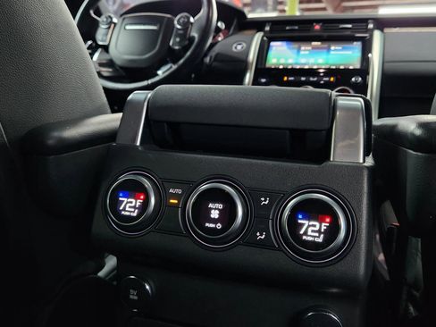 Used 2018 Land Rover Discovery HSE image 19