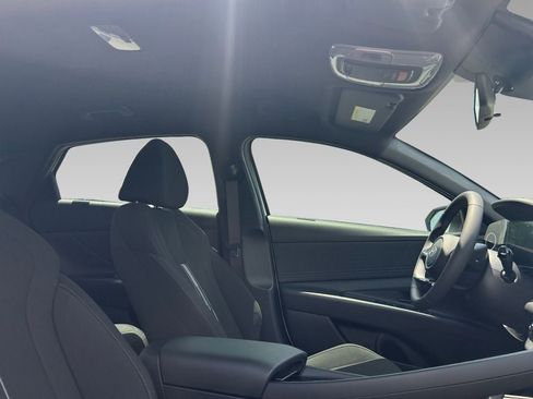 New 2025 Hyundai Elantra SEL image 9