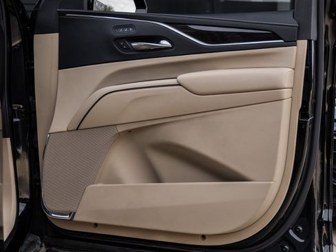 Used 2023 Cadillac Escalade Premium Luxury image 38