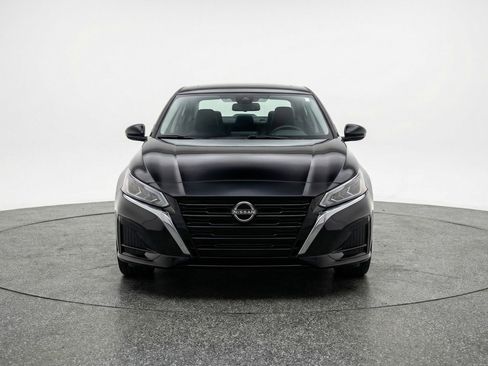 Used 2025 Nissan Altima 2.5 SV image 2