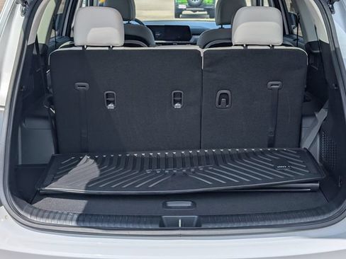 Used 2023 Kia Telluride EX w/ EX Captain's Chair Package FWD image 9