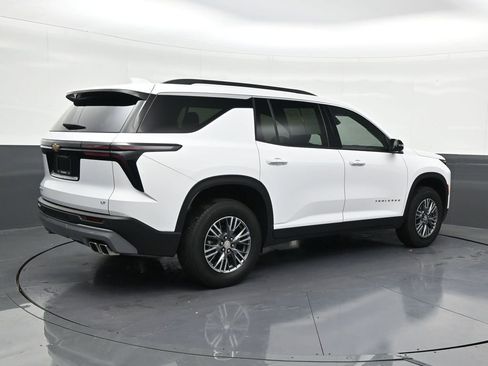 Used 2024 Chevrolet Traverse LT image 5