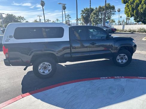 Used 2018 Toyota Tacoma SR w/ SR Convenience Package image 27