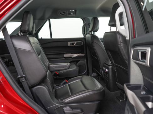 Used 2022 Ford Explorer XLT w/ Equipment Group 202A AWD/4WD image 12