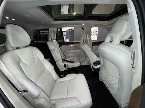 Used 2022 Volvo XC90 T6 Momentum w/ Advanced Package AWD/4WD image 12