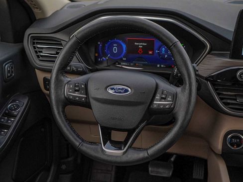 Used 2020 Ford Escape Titanium image 27