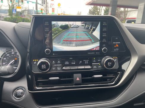 Used 2022 Toyota Highlander XLE image 66