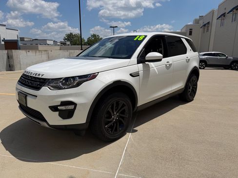 Used 2018 Land Rover Discovery Sport HSE AWD/4WD image 3