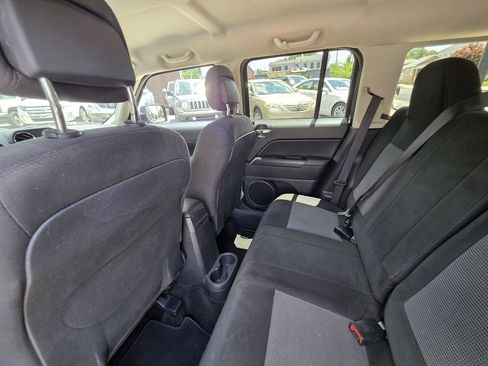 Used 2017 Jeep Patriot Latitude AWD/4WD image 23