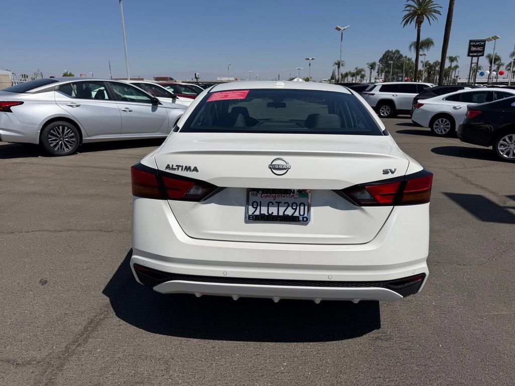 Certified 2024 Nissan Altima 2.5 SV FWD image 5