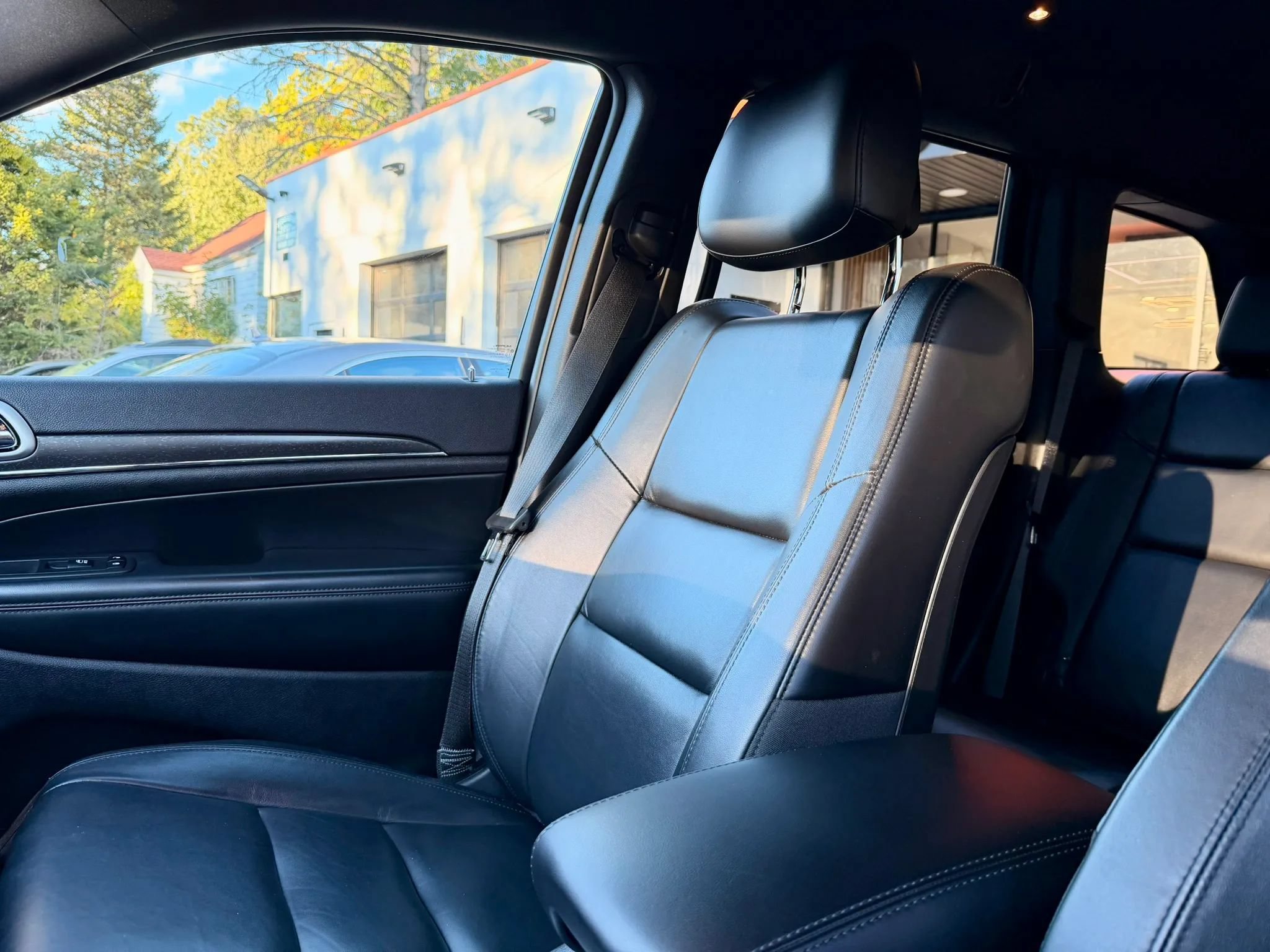 Used 2018 Jeep Grand Cherokee Limited AWD/4WD image 19