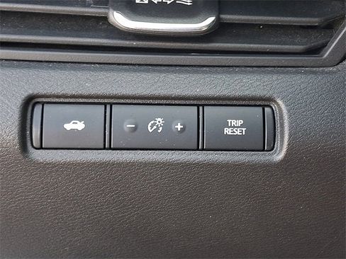 Used 2024 Nissan Altima 2.5 SV image 24