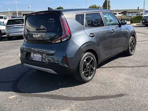 Used 2023 Kia Soul EX FWD image 3