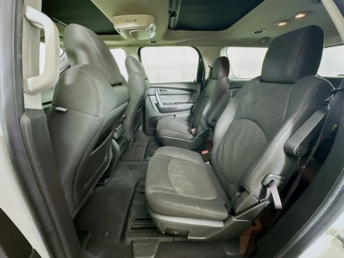 Used 2012 GMC Acadia SLE image 28