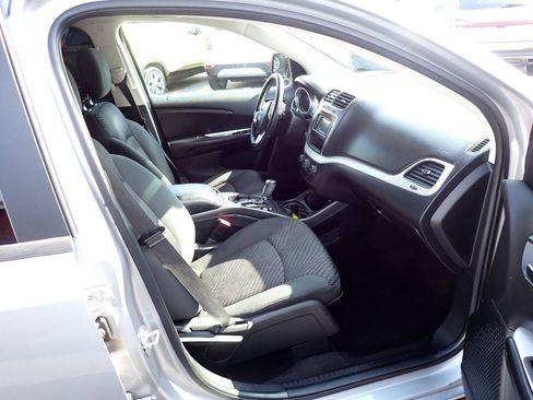 Used 2018 Dodge Journey SE w/ Popular Equipment Group FWD image 11