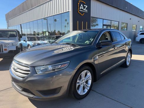 Used 2015 Ford Taurus SE image 3