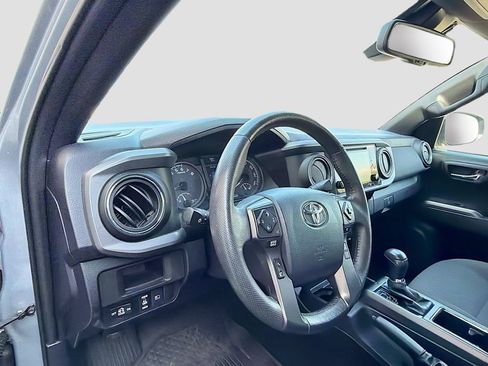 Used 2018 Toyota Tacoma TRD Sport w/ Technology Package image 9