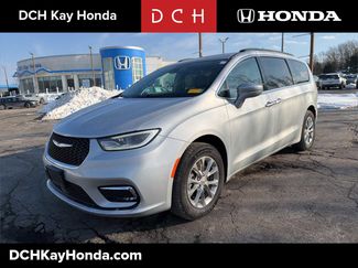 Used 2022 Chrysler Pacifica Touring-L video 1