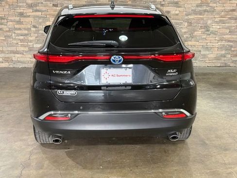 Used 2022 Toyota Venza XLE AWD/4WD image 7