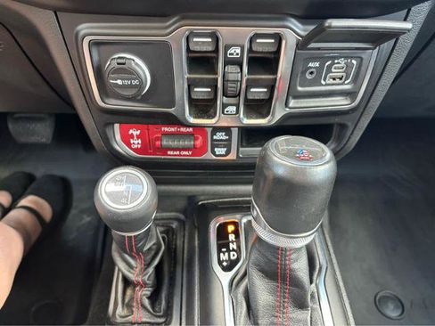 Used 2022 Jeep Gladiator Rubicon w/ Cold Weather Group AWD/4WD image 22