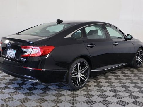 Used 2022 Honda Accord Touring image 3