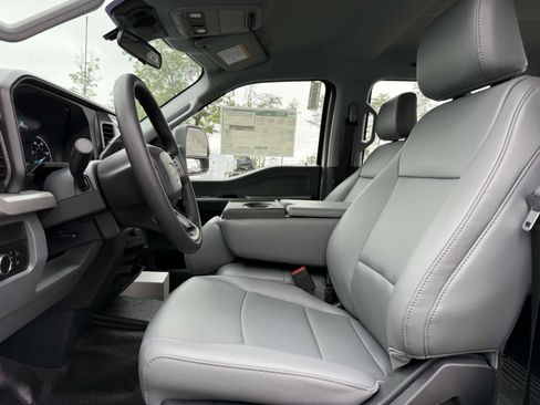 New 2025 Ford F550 4x4 Crew Cab Super Duty image 9