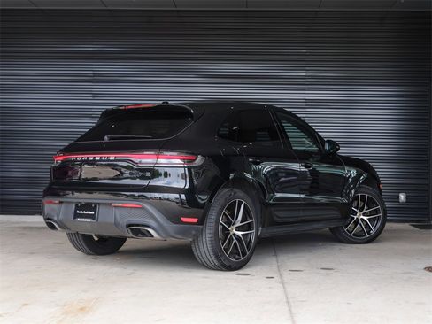 Certified 2025 Porsche Macan image 7