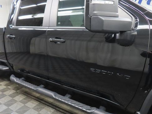 Used 2024 Chevrolet Silverado 2500 LT w/ Midnight Edition image 32