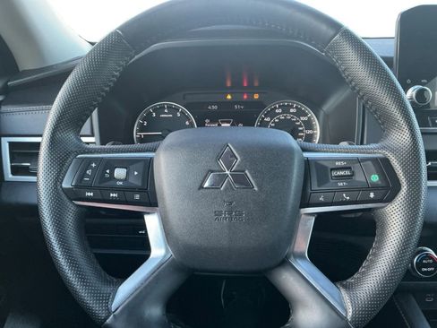 Used 2024 Mitsubishi Outlander SE Black Edition image 18