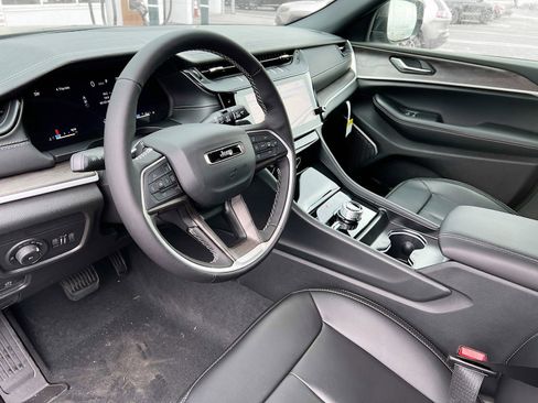 New 2026 Jeep Grand Cherokee L Limited w/ Limited Altitude Package AWD/4WD image 7
