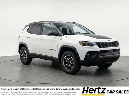 Used 2025 Jeep Compass Trailhawk AWD/4WD image 1