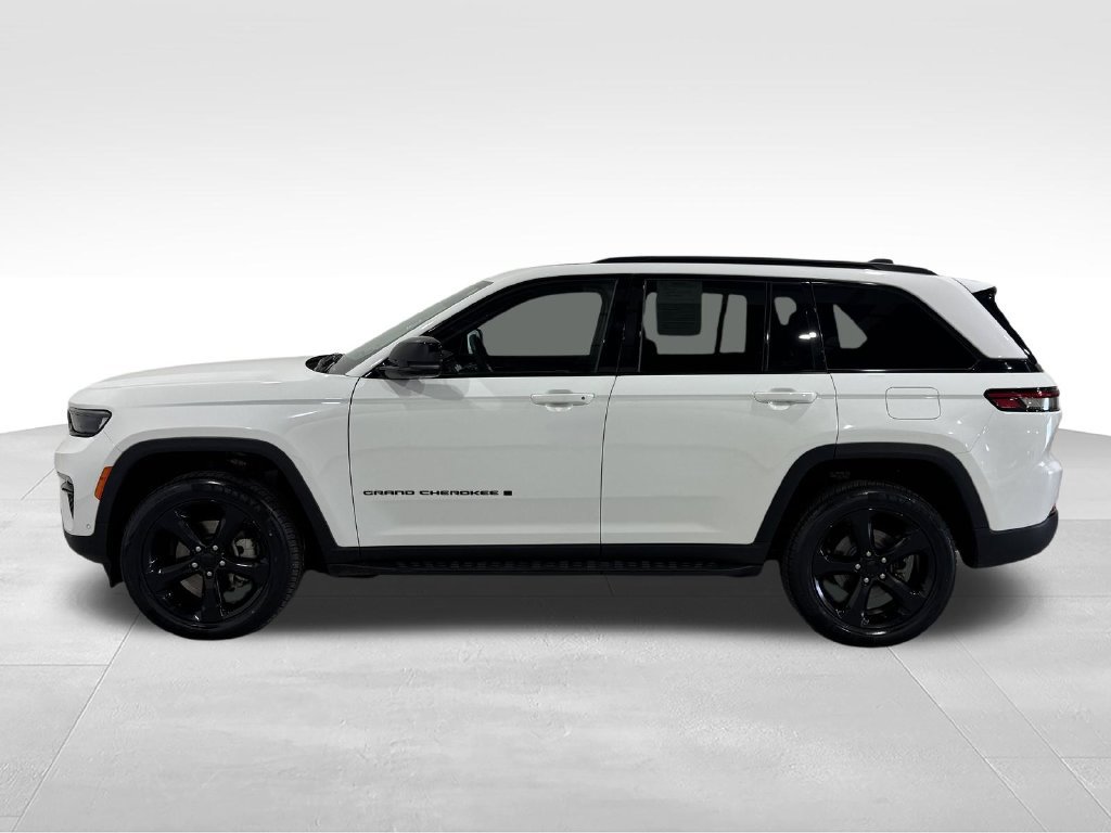 Used 2024 Jeep Grand Cherokee Limited w/ Luxury Tech Group II AWD/4WD image 14