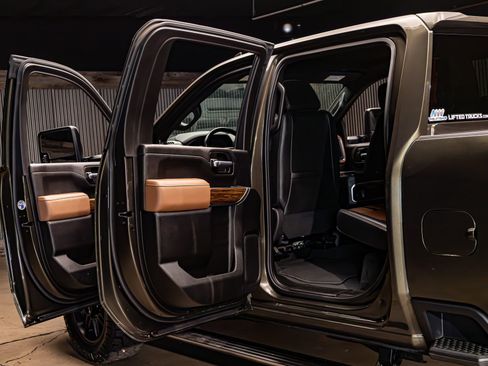 Used 2023 Chevrolet Silverado 2500 High Country w/ Technology Package image 29