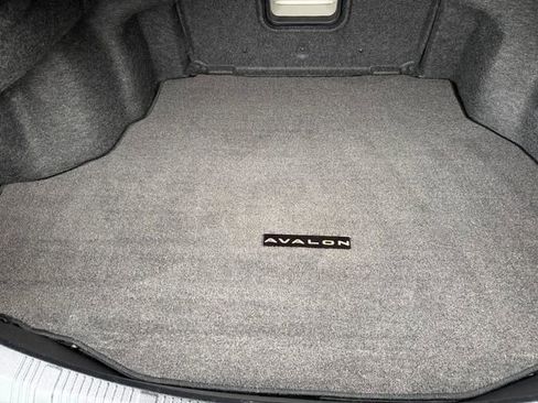 Used 2018 Toyota Avalon XLE Premium image 30