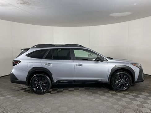 Used 2025 Subaru Outback Onyx Edition image 5