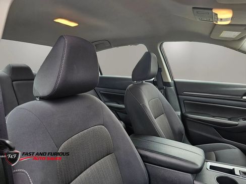 Used 2025 Nissan Altima 2.5 SV FWD image 14