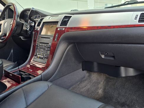 Used 2010 Cadillac Escalade EXT Luxury AWD/4WD image 24