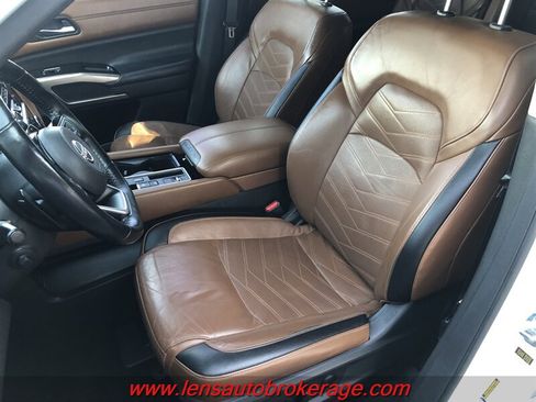 Used 2022 Nissan Pathfinder Platinum w/ Cargo Package FWD image 11