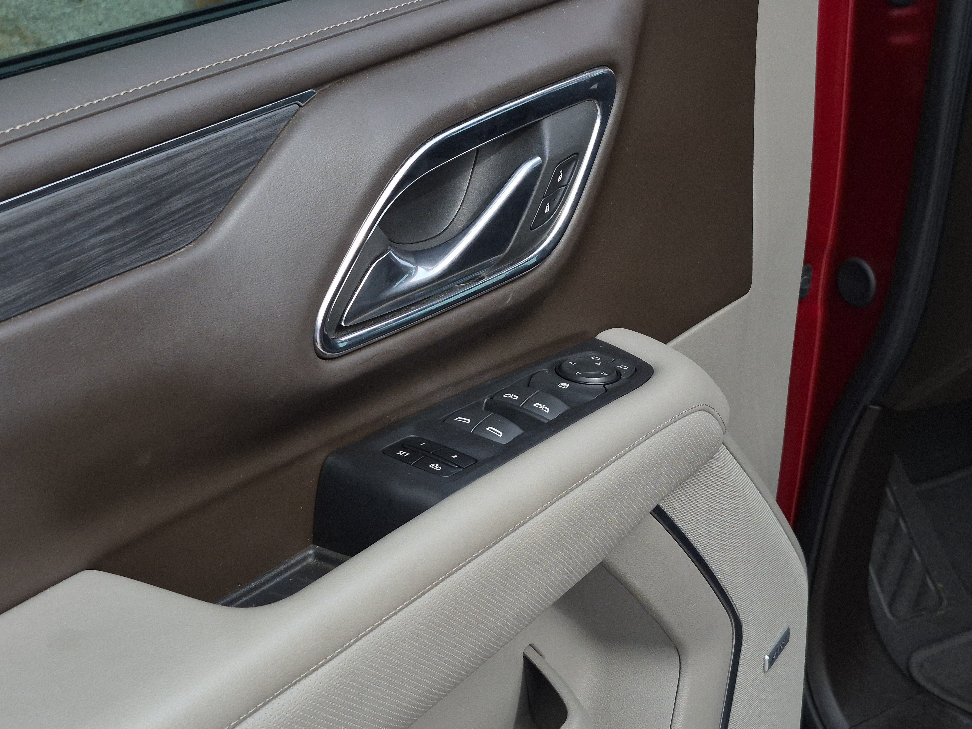Used 2024 GMC Yukon SLT RWD image 13