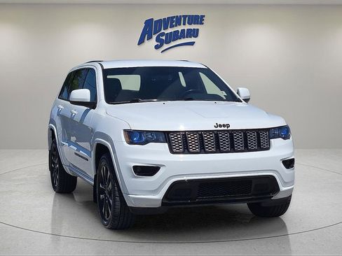 Used 2022 Jeep Grand Cherokee Laredo X AWD/4WD image 1