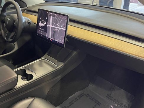 Used 2021 Tesla Model Y Long Range image 40