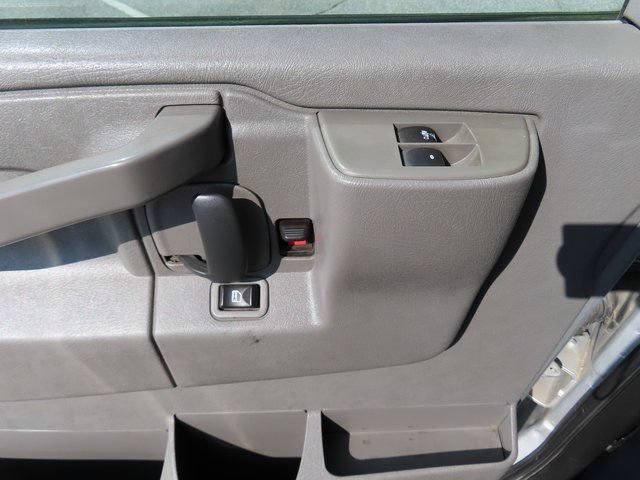 Used 2017 Chevrolet Express 2500 RWD image 24